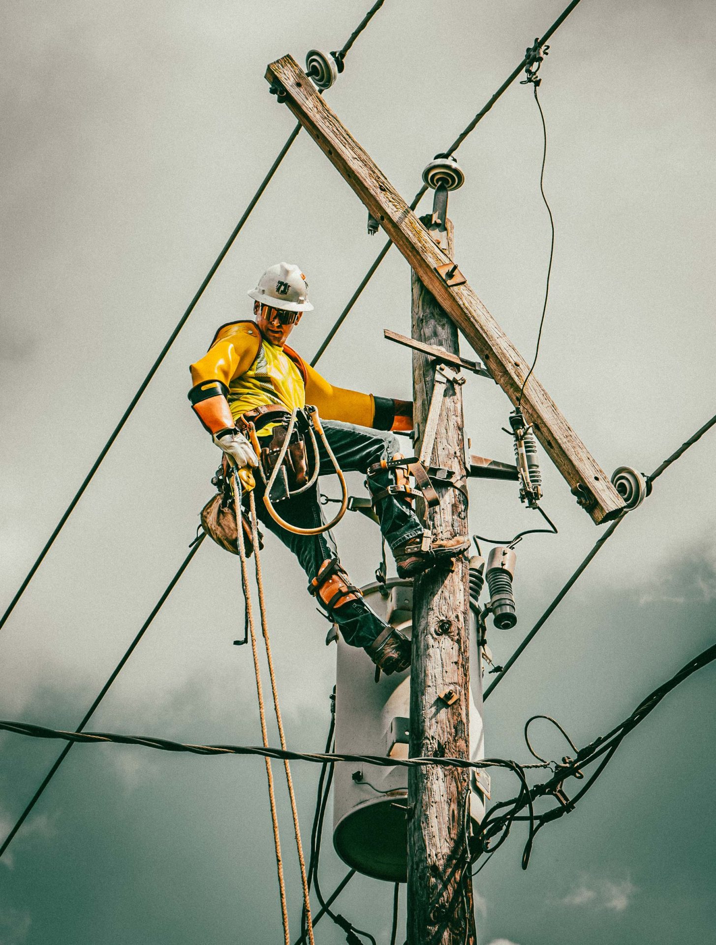 Premium Utility Contractor Crews Careers Work Pole Climbing